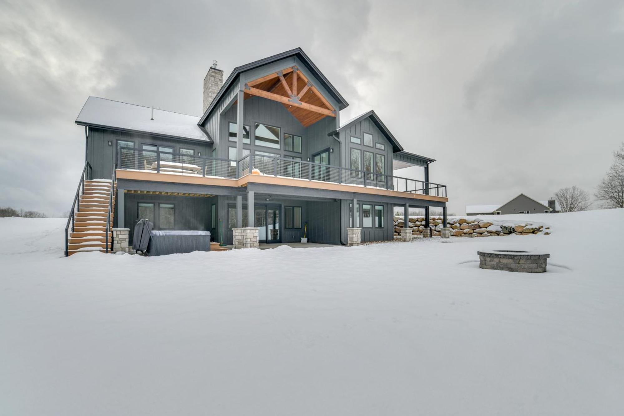 Boyne Mtn Retreat With Hot Tub And Shuttle To Resort! Boyne City Exteriér fotografie