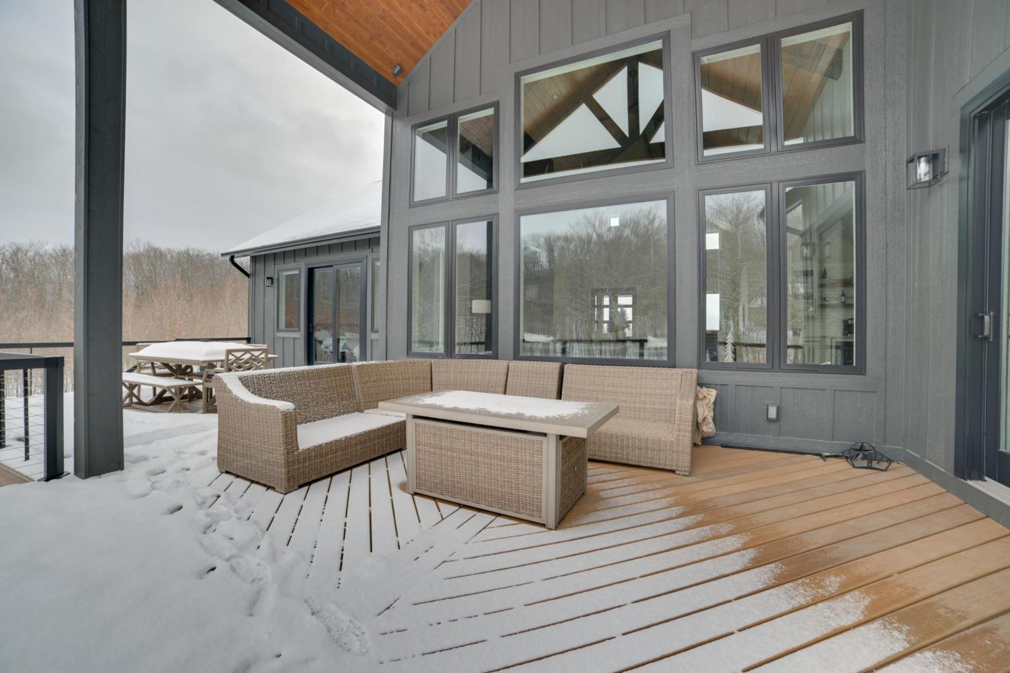 Boyne Mtn Retreat With Hot Tub And Shuttle To Resort! Boyne City Exteriér fotografie